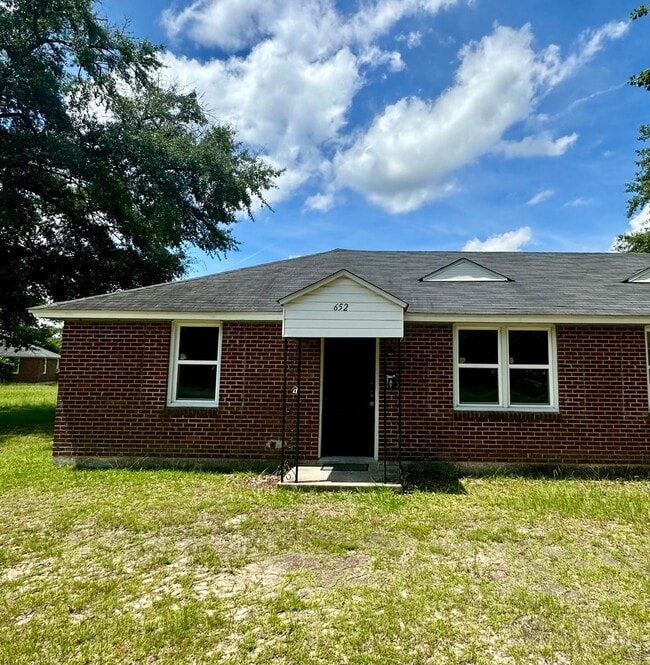 property at 652 Miller Rd