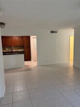 711 Sunny Pine Way in Greenacres, FL - Foto de edificio - Building Photo