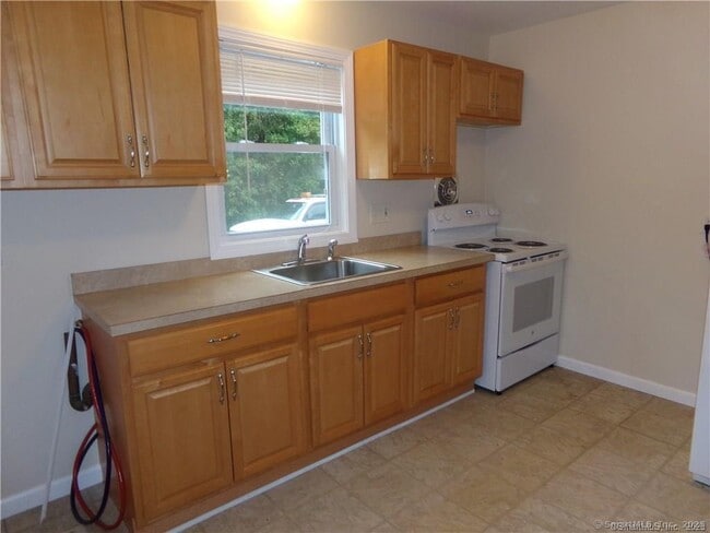 679 S Main St in Seymour, CT - Building Photo - Building Photo