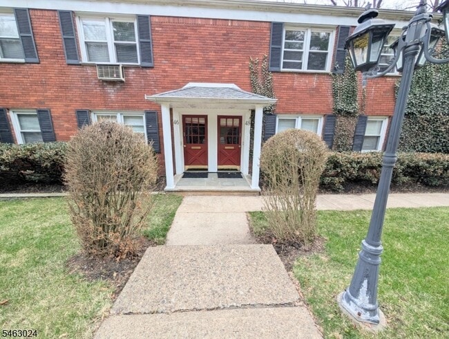 48 Mt Kemble Ave