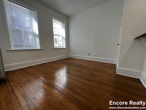 112 Queensberry St, Unit 5 in Boston, MA - Foto de edificio - Building Photo