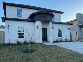 5527 Conroe St in Laredo, TX - Building Photo
