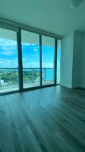 325 S Biscayne Blvd in Miami, FL - Building Photo - Building Photo