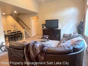 84 E Saddle Villa Dr in Draper, UT - Building Photo - Building Photo