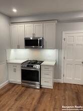 3 Alton Pl, Unit 2 in Brookline, MA - Foto de edificio - Building Photo