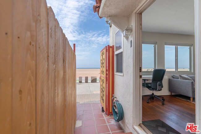 1313 Palisades Beach Rd in Santa Monica, CA - Building Photo - Building Photo