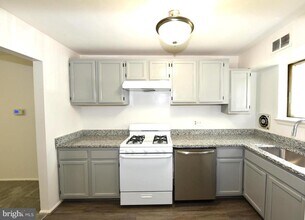 11326 Cherry Hill Rd in Beltsville, MD - Building Photo - Building Photo