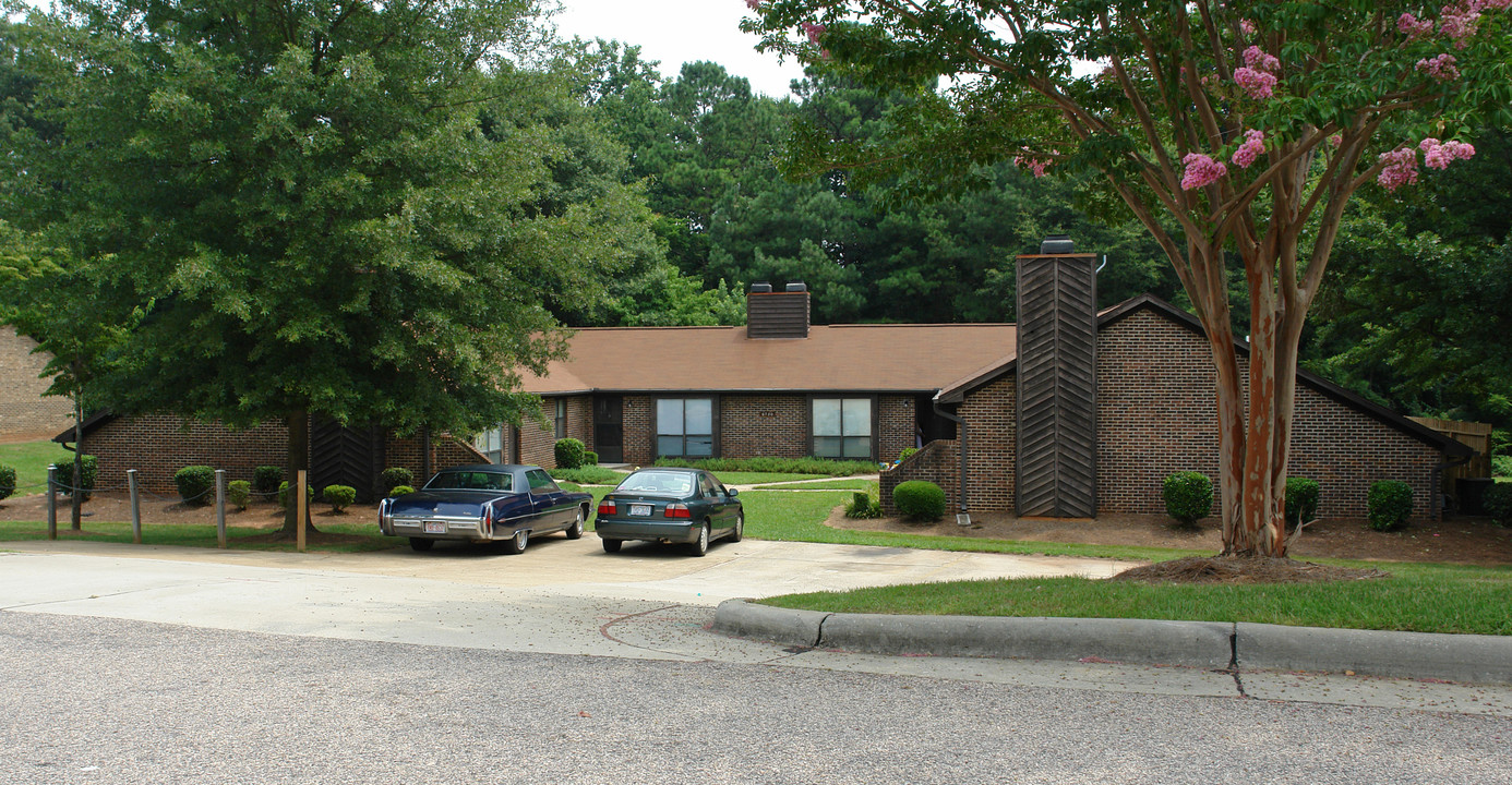 6700 Magnolia Ct in Raleigh, NC - Foto de edificio