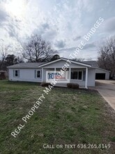 19 Lillian Dr in St. Charles, MO - Building Photo - Building Photo