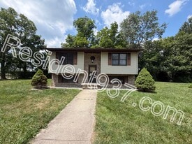 3788 Sellars Rd in Moraine, OH - Building Photo