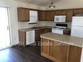 1342 N Aksarben Ct in Wichita, KS - Building Photo - Building Photo