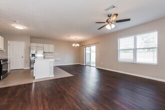 7442 Tuscan Bay Cir in Wesley Chapel, FL - Building Photo - Building Photo