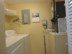 110 Lake Pine Cir in Greenacres, FL - Foto de edificio - Building Photo