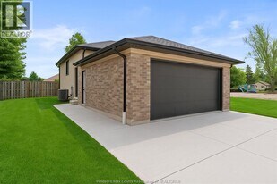 2463-2 Front Rd in Windsor, ON - Building Photo