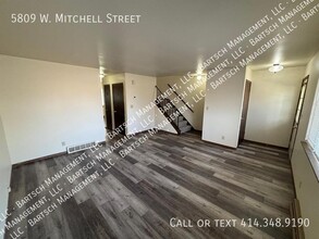 5809 W Mitchell St in West Allis, WI - Foto de edificio - Building Photo