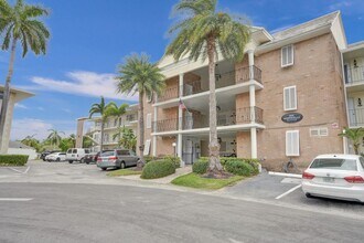 450 Paradise Isle Blvd in Hallandale Beach, FL - Building Photo - Building Photo