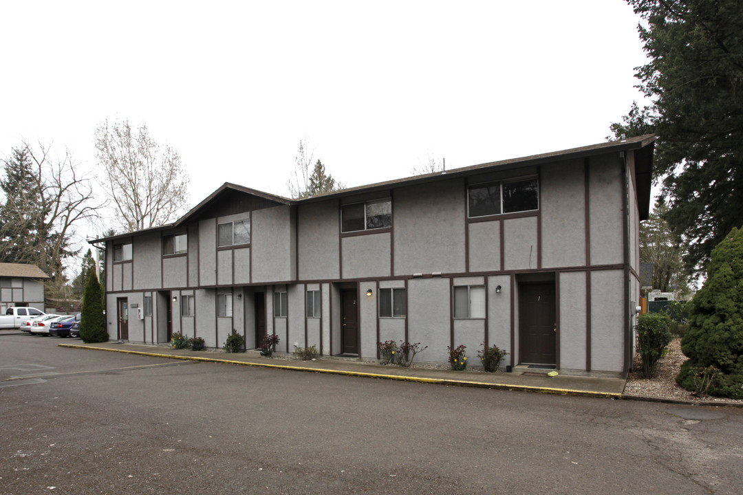 Sherwood Manor Apartments in Forest Grove, OR - Building Photo