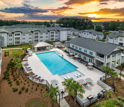 The Duke of Charleston in Ladson, SC - Foto de edificio - Building Photo