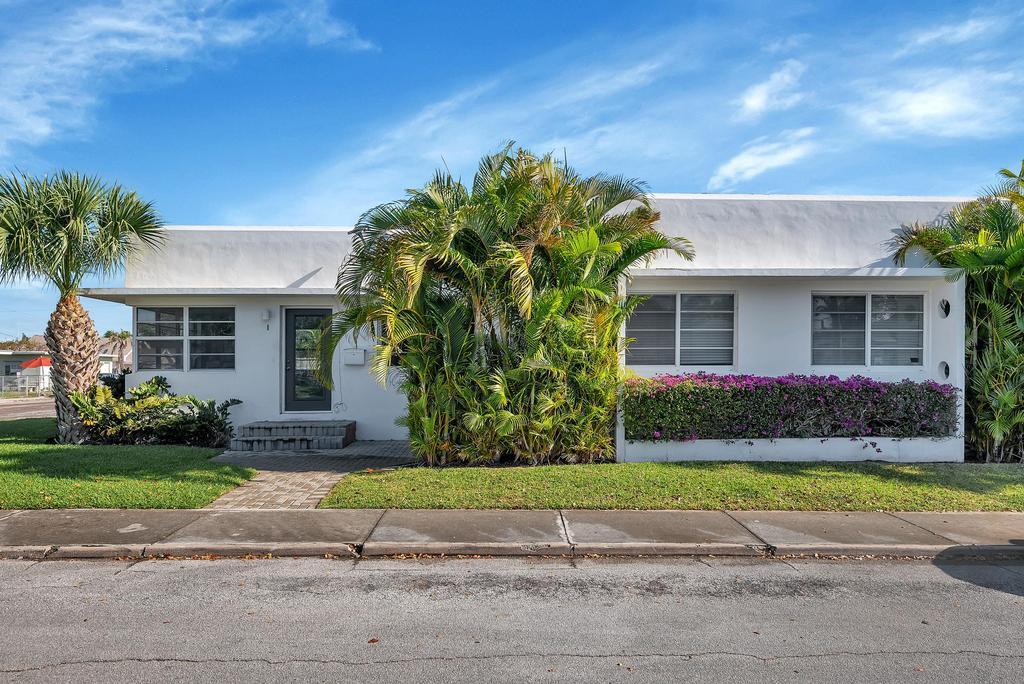 902 N J St in Lake Worth, FL - Building Photo