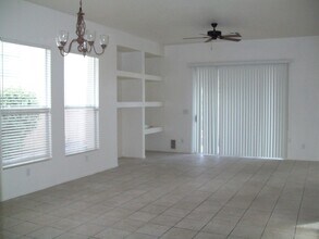 112 Woolman Rink Ave in Las Vegas, NV - Foto de edificio - Building Photo