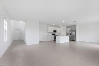 4094 San Felice Ln in North Fort Myers, FL - Foto de edificio - Building Photo