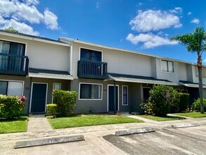 4104 Inlet Cir in Greenacres, FL - Building Photo - Building Photo