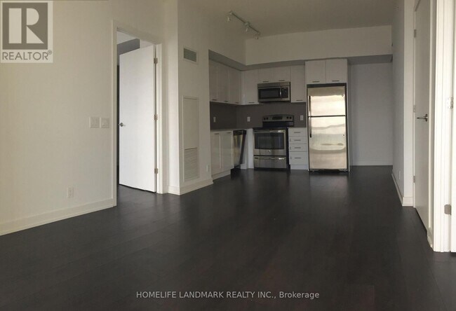 2200-2200 Lake Shore Blvd W in Toronto, ON - Building Photo - Building Photo