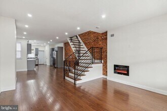 5724 Pine St in Philadelphia, PA - Foto de edificio - Building Photo