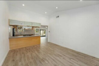 4904 Enchanted Ln in Austin, TX - Building Photo - Building Photo