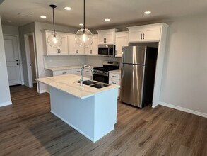 665 S Pinewood Ln in Nixa, MO - Building Photo - Building Photo