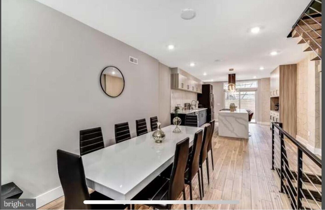 2309 Dickinson St in Philadelphia, PA - Building Photo