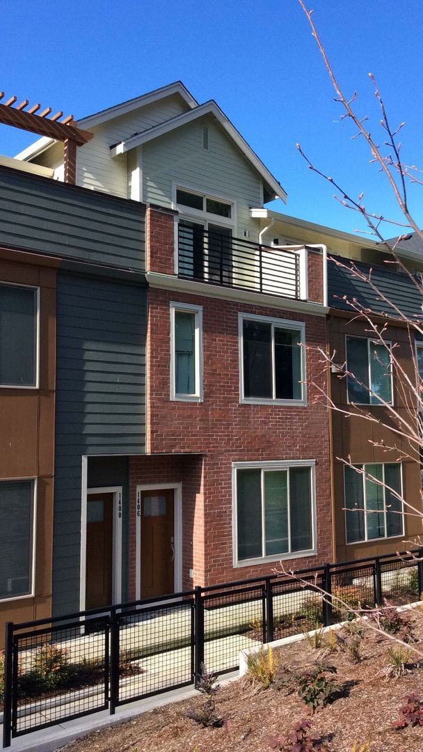 1406 159th Pl NE in Bellevue, WA - Building Photo - Building Photo