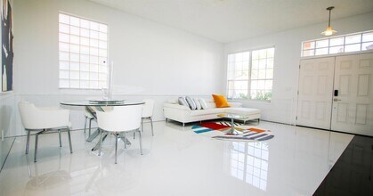 661 Lake Wellington Dr in Wellington, FL - Foto de edificio - Building Photo