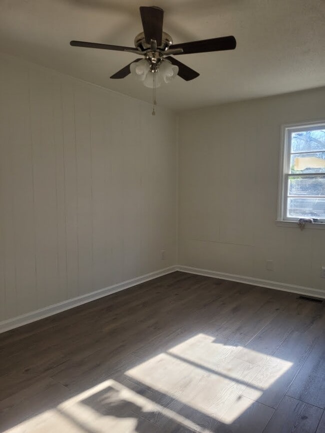 property at 2605 Vineyard St