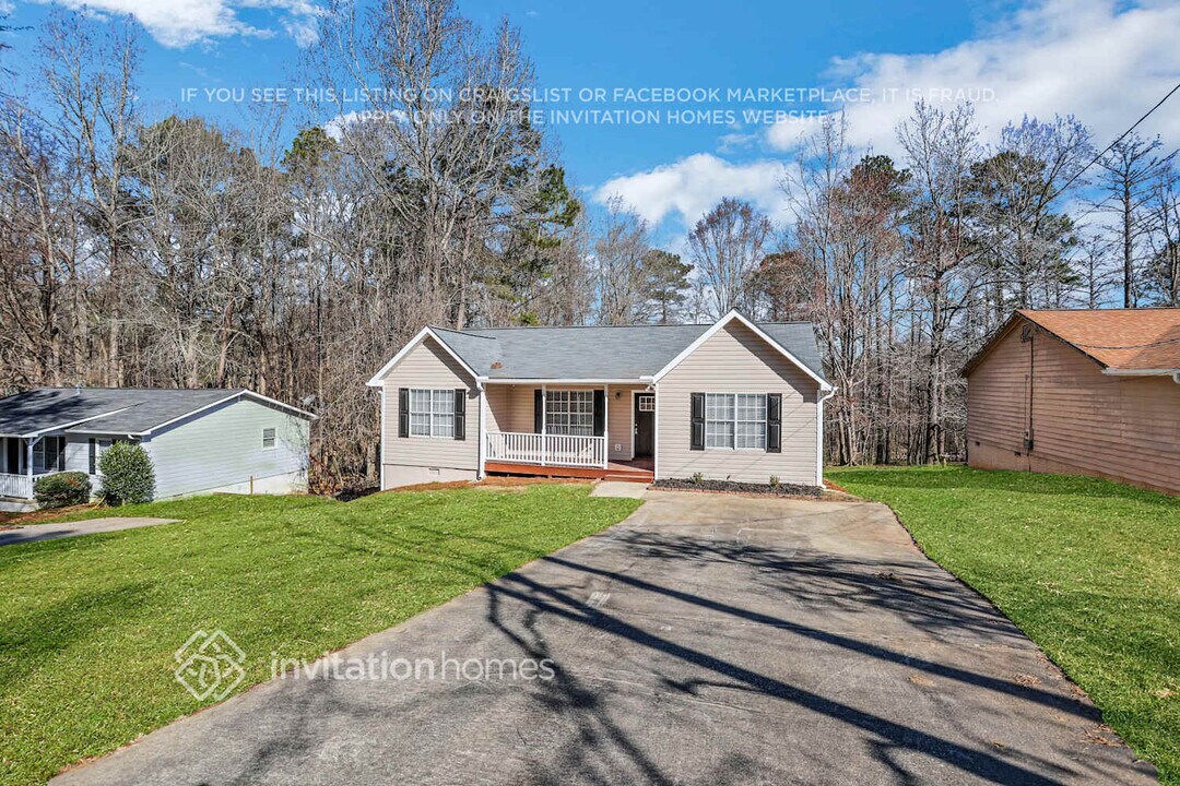 194 Valley Dr in Stockbridge, GA - Building Photo