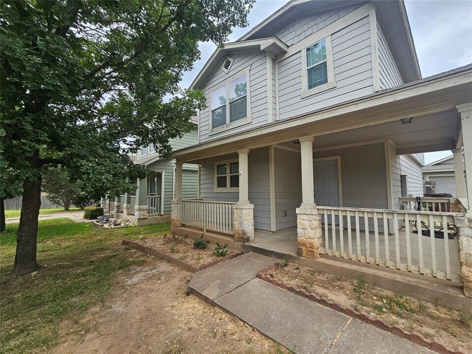 2724 Fairview Dr in Round Rock, TX - Building Photo