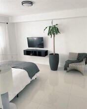 445 SW 11th St in Miami, FL - Building Photo - Building Photo
