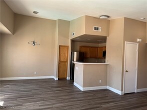 350 S Durango Dr in Las Vegas, NV - Building Photo - Building Photo