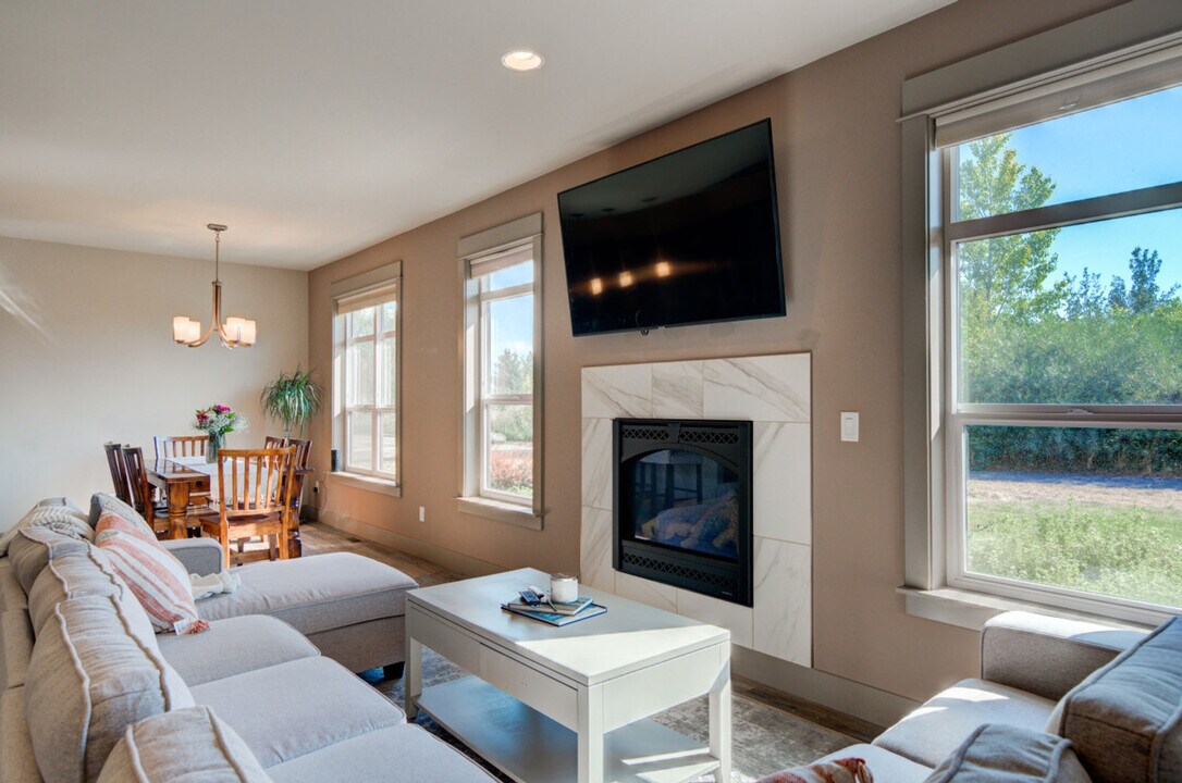 2338 Gallatin Green Blvd in Bozeman, MT - Building Photo