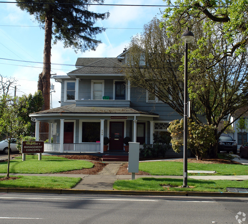 236 E 13th Ave in Eugene, OR - Foto de edificio