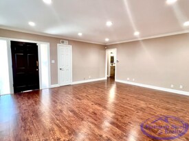 216 Avenue H in Redondo Beach, CA - Building Photo