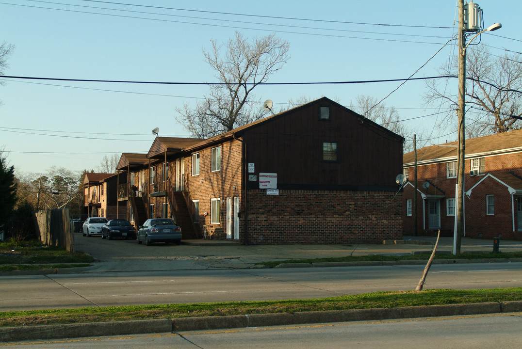 308 E Little Creek Rd in Norfolk, VA - Building Photo