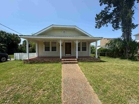 320 W Zarragossa St in Pensacola, FL - Building Photo