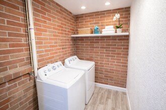 1409 E Waters Ave in Tampa, FL - Building Photo - Building Photo