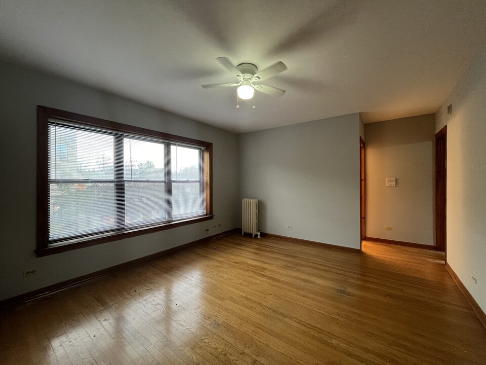 1340 W Foster Ave, Unit 1E in Chicago, IL - Building Photo