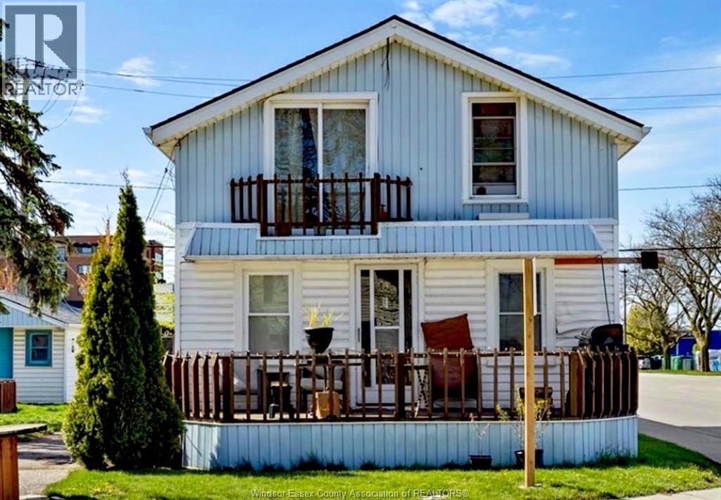 157 PARK in Amherstburg, ON - Building Photo