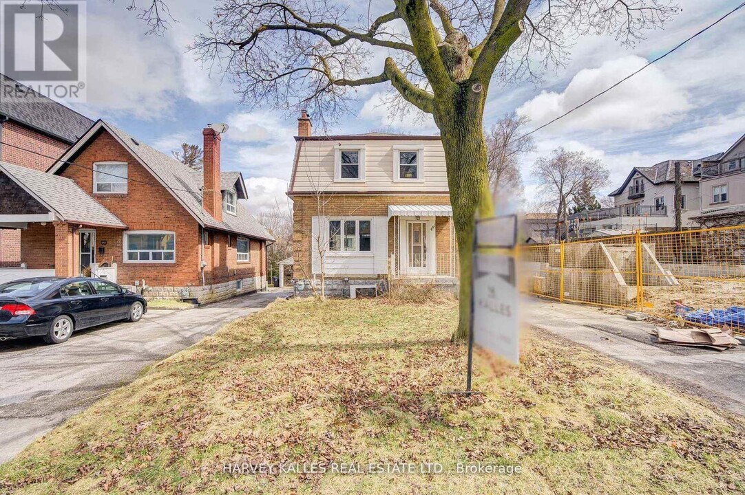 441 Winnett Ave in Toronto, ON - Building Photo