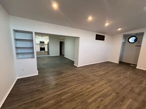 1119 E McMillan St in Cincinnati, OH - Foto de edificio - Building Photo