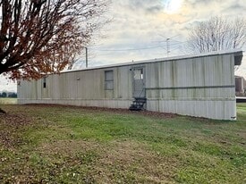 476 L Payne Rd in Tompkinsville, KY - Building Photo