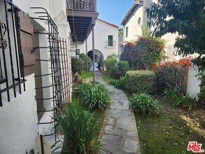 438 Cochran Ave in Los Angeles, CA - Building Photo - Building Photo